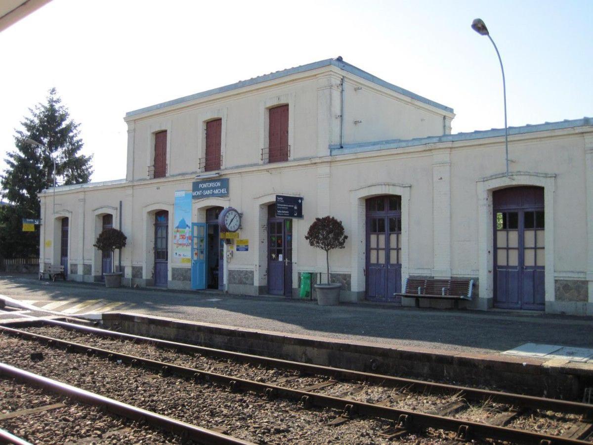 Hotel Le XIV Pontorson Kültér fotó