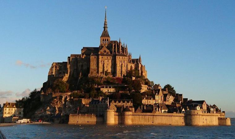 Hotel Le XIV Pontorson Kültér fotó